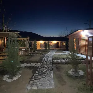 Kamp alanı Windmill Gesthouse & Grill